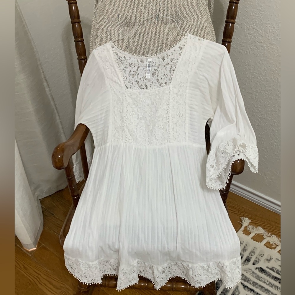 Maria Reiro White Lace Dress/Tunic with Flowy Body & Bell Sleeves. Size Small